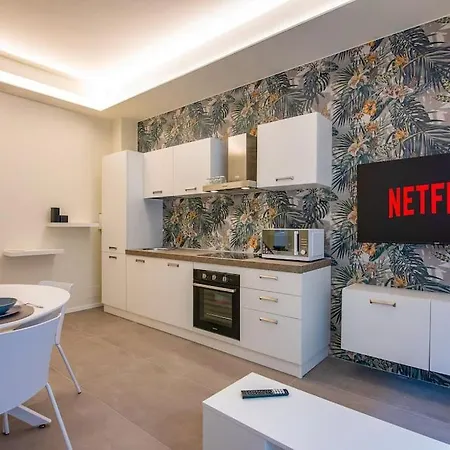 Апартаменты Modern Ac, Wifi Next To 2 Metro Line Stations And Life Area *