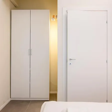 Modern Ac, Wifi Next To 2 Metro Line Stations And Life Area Милан
